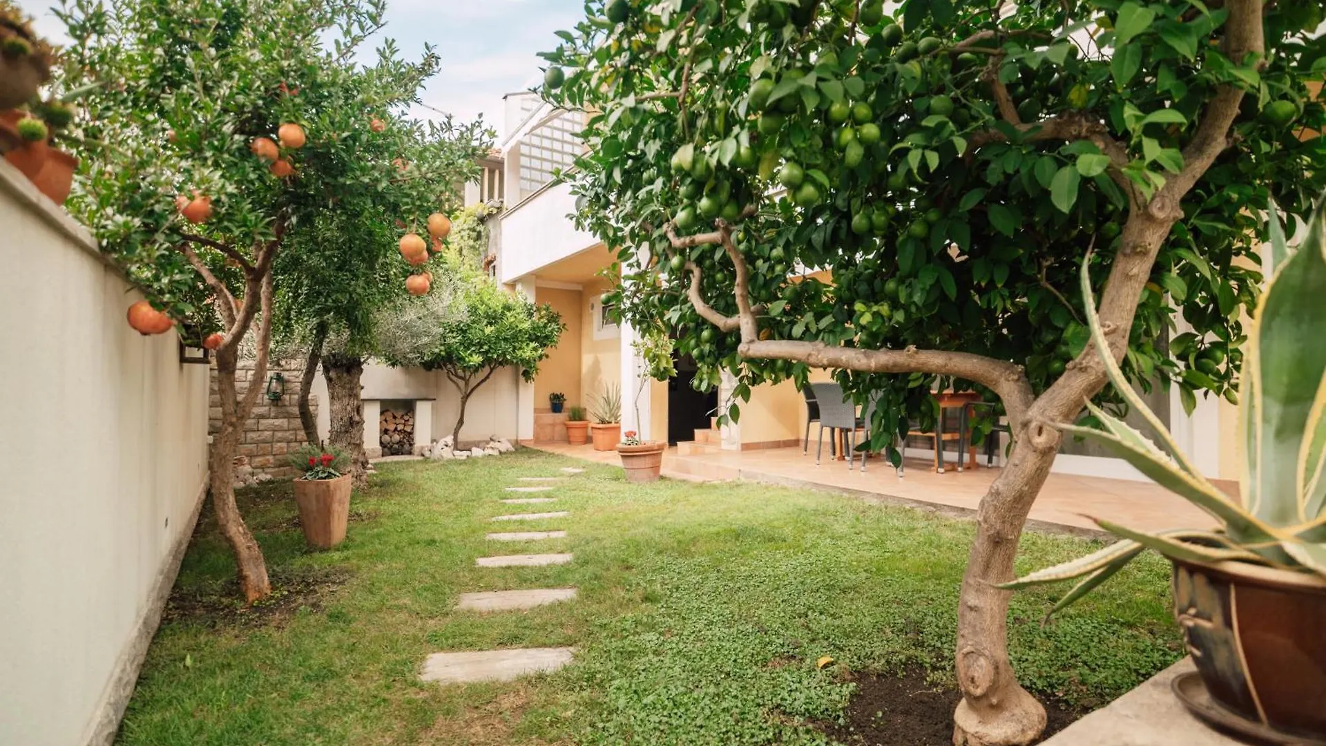 Modern Apartments With Loggia Terrace And Parking Zara Croazia